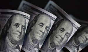 سهم دلار از ذخایر ارزی جهانی به کمترین میزان در ۳۰ سال اخیر رسید