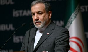 عراقچی : از مذاکره و جنگ نمی‌ترسیم