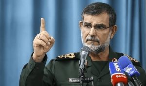 فرمانده نیروی دریایی سپاه: یک کشتی حامل کانتینر در تنگهٔ هرمز را به عقب بازگردانیم