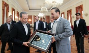 گاردین: پاکستان همچنان در تلاش برای میانجی‌گری میان ایران و آمریکا است