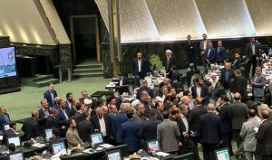 نیکزاد: مجلس یکشنبه نامه ۷۱ نماینده مجلس درباره ساخت سلاح هسته‌ای را بررسی می‌کند