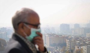 ماسک‌های موجود در برابر آلودگی هوا مؤثر نیستند / تا می‌توانید از خانه خارج نشوید