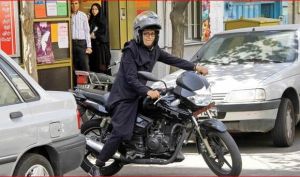 مشکل صدور گواهینامه موتورسیکلت برای زنان حل شد