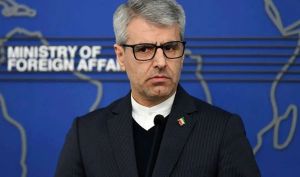 سخنگوی وزارت خارجه: آمریکایی‌ها باید به دیپلماسی وفادار بمانند / عراقچی درحال رایزنی با عمان، قطر و دیگر کشور‌ها است