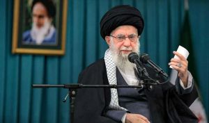 آیت الله خامنه ای: ما آمریکا را مجرم می دانیم / عوامل فتنه چند هزار نفر از مردم را به قتل رساندند/ عده‌ی زیادی از فتنه‌گران دستگیر شدند / کمر فتنه شکست، کمر فتنه‌گر هم باید بشکند / معیشت مردم واقعاً مشکل دارد