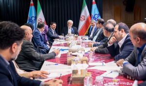 عارف: به‌زودی جشن پیروزی برگزار و تحریم‌ها رفع می‌شود | تنگه هرمز ملک طلق ایران است