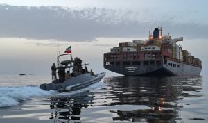 تمدید تحریم‌های نفتی آمریکا علیه ایران؛ تنگه هرمز در وضعیت هشدار شدید