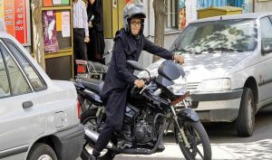 نائب‌رئیس کمیسیون اصل ۹۰: بعید است نمایندگان با قانونی‌شدن موتورسواری بانوان مخالفت کنند