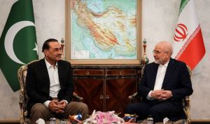 فرمانده ارتش پاکستان در دیدار با هیأت ایرانی: مسیر صلح را دنبال می‌کنیم