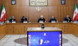 عارف: نوسان روزانه قیمت‌ها بیش از گرانی، مردم را تحت فشار روانی قرار داده است