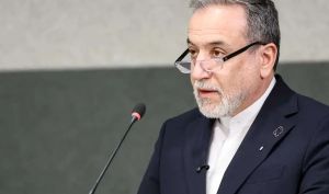 عراقچی: تنگه هرمز برای نفتکش‌های دشمنان ایران بسته است / ساختار سیاسی ایران وابسته به یک فرد نیست