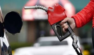 عضو کمیسیون انرژی مجلس: قیمت بنزین در سال ۱۴۰۱ افزایش پیدا نمی‌ کند