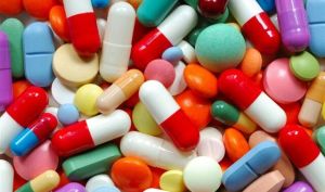 رئیس سازمان غذا و دارو: اصلاح قیمت دارو را انجام می‌ دهیم