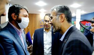وزیر کار در بازدید از غرفه شرکت نفت ایرانول مطرح کرد؛ همت جهادی برای افزایش تولید با تاسیس پالایشگاه روغن سازی گروه سه ایرانول