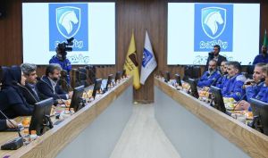 نشست مشترک رئیس هیات مدیره و سرپرست بانک آینده با مدیر عامل ایران خودرو دیزل