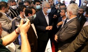 بازدید وزیر نفت از غرفه گروه صنایع پتروشیمی خلیج‌ فارس