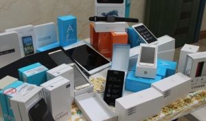 گمرک ممنوعیت واردات گوشی بالای ۶۰۰ دلار را تکذیب کرد