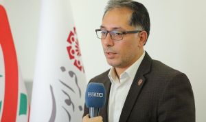 دلیل تفاوت قیمت کشف‌شده در روش ترکیبی عرضه اولیه سهام با ارزش‌گذاری چیست؟