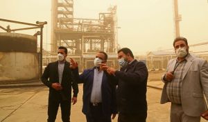 بازدید فرماندار ویژه شهرستان آبادان از پالایشگاه روغن سازی ایرانول در آبادان