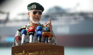 دریادار سیاری: تسلیم شدن در قاموس مردم ایران جایی ندارد/ قدرت نیروهای مسلح ایران برای دشمنان غیر قابل باور و هضم است