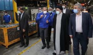 ۸ دستور رئیسی در بازدید از ایران خودرو: خودرو‌های دپوشده را ظرف ۲ ماه به بازار عرضه کنید