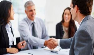 در آنجا چگونه مدیر عامل تعیین می کنند؟
