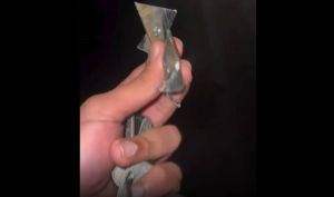 راننده یک خودروی شوتی با هدف ایجاد اختلال در تردد، اقدام به ریختن میخ در اتوبان تهران–کرج کرد/ آسیب دیدگی لاستیک‌های ۲۴ دستگاه خودرو