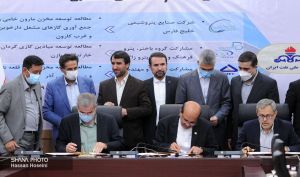تفاهم‌نامه‌های شرکت ملی نفت ایران با هلدینگ‌های پتروشیمی کشور به ارزش حدود ۳ میلیارد دلار امضا شد/ سهم 1.1 میلیارد دلاری صندوق های بازنشستگی نفت