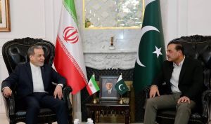 عراقچی با فرمانده ارتش پاکستان دیدار کرد