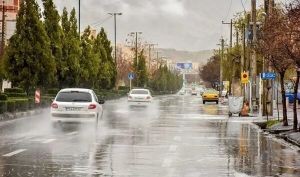 بارش باران و برف در جاده های ۷ استان/ ترافیک سنگین در چالوس و هراز