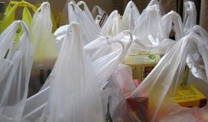 از بازار پلاستیک چه خبر؟/ وقتی گرانی به کمک محیط زیست می‌آید!