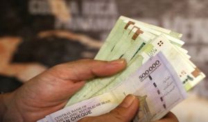 افزایش حقوق کارمندان و بازنشستگان از ۹۰۰ هزار تا یک میلیون تومان