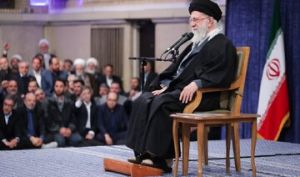 رهبر انقلاب خطاب به ترامپ: تو هم نخواهی توانست جمهوری اسلامی را از بین ببری/ خطرناک‌تر از ناو، سلاحی است که می‌تواند این ناو را به قعر دریا فرو ببرد