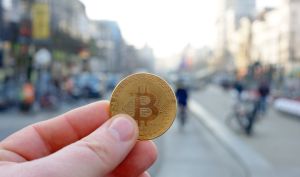 انتقال پول در اوکراین تقریبا امکان پذیر نیست/ بیت کوین، اتریوم و تتر به کمک آمدند