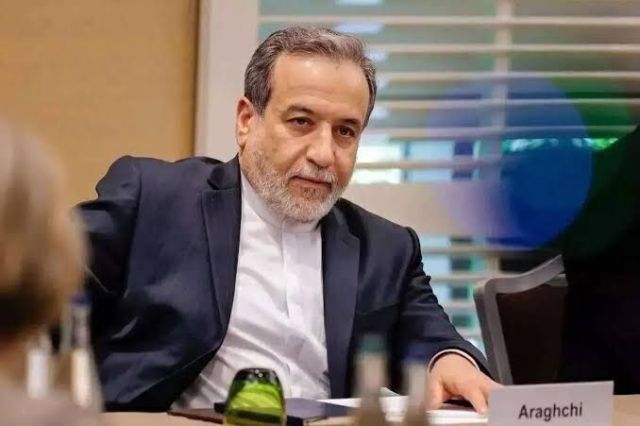 عراقچی: حمله اوکراین به کشتی ایرانی بی‌پاسخ نخواهد ماند