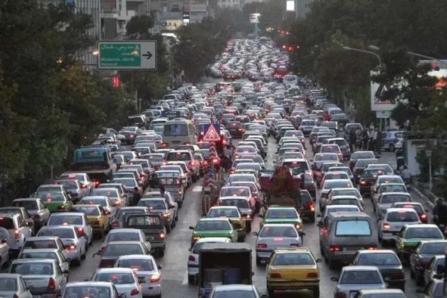 دورکاری حداقل دو روز در هفته برای کارکنان واجد شرایط اجباری شد | یک روز در هفته بدون خودروی شخصی + جزئیات آیین‌نامه جدید دولت