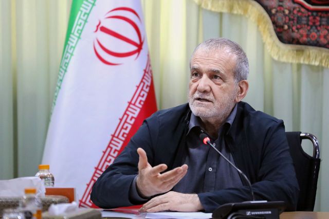 پزشکیان: حل ناترازی‌های کشور بدون مشارکت مردم امکان‌پذیر نیست | دولت به‌تنهایی قادر به حل مشکلات انباشته کشور نیست