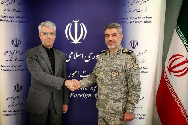 دیدار سخنگوی ارتش با بقایی؛ میدان و دیپلماسی نزدیک‌تر از همیشه