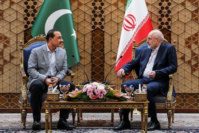 قالیباف در دیدار فرمانده ارتش پاکستان: ایران حرف جدیدی با آمریکا ندارد؛ شروط هفتگانه باید اجرا شود