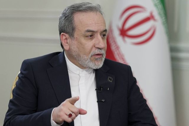 عراقچی: پنجشنبه در ژنو با فرستاده آمریکا دیدار می‌کنیم / توافقی بهتر از برجام امکان‌پذیر است