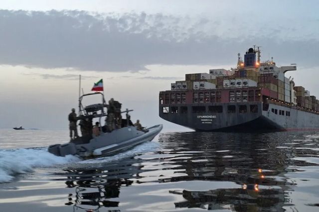 تمدید تحریم‌های نفتی آمریکا علیه ایران؛ تنگه هرمز در وضعیت هشدار شدید