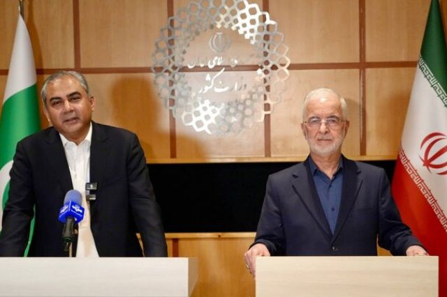 وزیر کشور پاکستان: حامل پیام ویژه برای رهبر انقلاب هستم