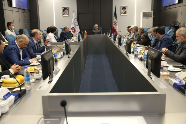 بازدید رئیس ستاد کل نیروهای مسلح جمهوری اسلامی از شرکت پلیمر آریاساسول