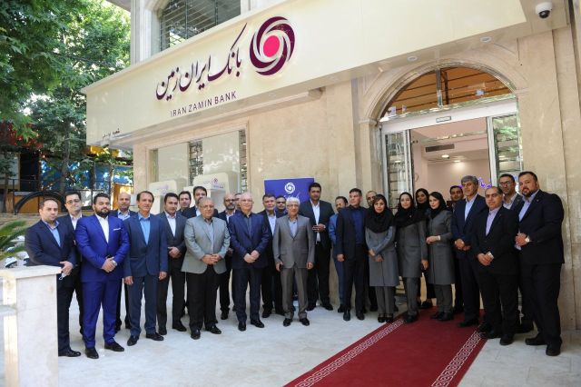 حمایت بانک ایران زمین از توسعه کسب و کارهای خرد و تولید داخلی 