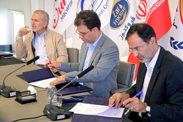 امضا تفاهم نامه همکاری های علمی و فناوری بین گروه صنعتی و پژوهشی زر و پژوهشگاه ملی مهندسی ژنتیک و زیست فناوری