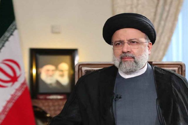 رئیسی در گفت‌ و گوی تلویزیونی: قیمت نان، دارو و بنزین به‌ هیچ عنوان افزایش نمی‌ یابد