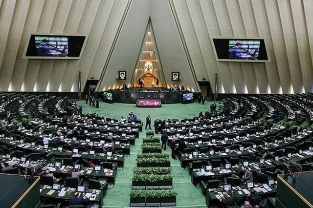 یک نماینده مجلس: با تغییر رئیس بانک مرکزی مشکل گرانی حل نخواهد شد