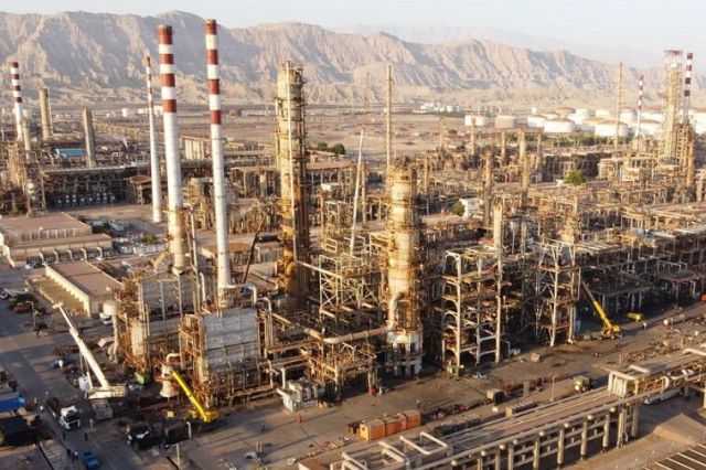 عضو هیئت رئیسه کمیسیون انرژی مجلس: احداث پالایشگاه و پتروپالایشگاه راه برون‌رفت از مشکلات خام‌فروشی است