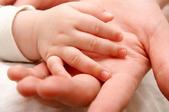 وام فرزندآوری به چه افرادی تعلق می‌گیرد؟