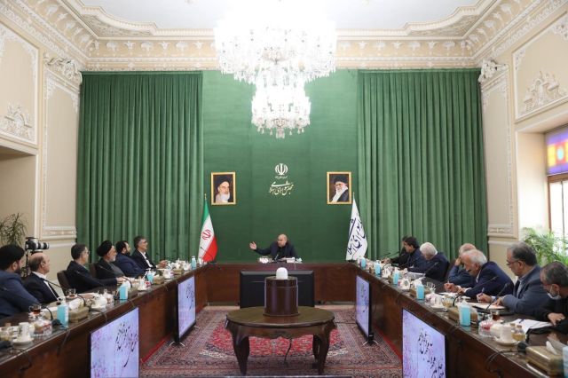 رئیس مجلس شورای اسلامی: راه توسعه کشور از مسیر بانک‌ها می‌گذرد